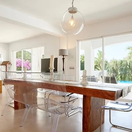 Luxury Villa - Sleeps 12 Walk To Beach & Shops! * Santa Eulària des Riu