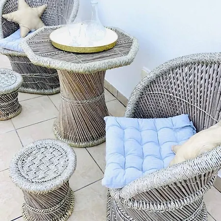 Luxury Villa - Sleeps 12 Walk To Beach & Shops! Βίλα