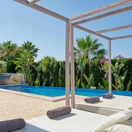 Luxury Villa - Sleeps 12 Walk To Beach & Shops! *