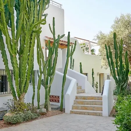 Luxury Villa - Sleeps 12 Walk To Beach & Shops!