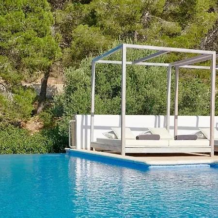 Luxury Villa - Sleeps 12 Walk To Beach & Shops!