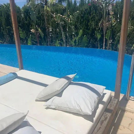 Luxury Villa - Sleeps 12 Walk To Beach & Shops!