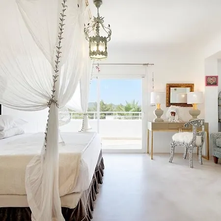 Βίλα Luxury Villa - Sleeps 12 Walk To Beach & Shops! Santa Eulària des Riu