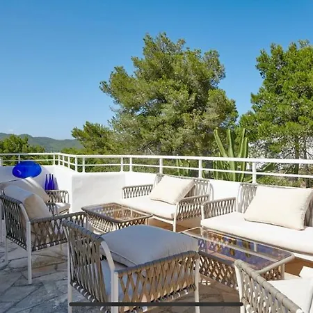 Luxury Villa - Sleeps 12 Walk To Beach & Shops!