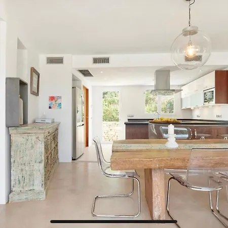 Luxury Villa - Sleeps 12 Walk To Beach & Shops! *