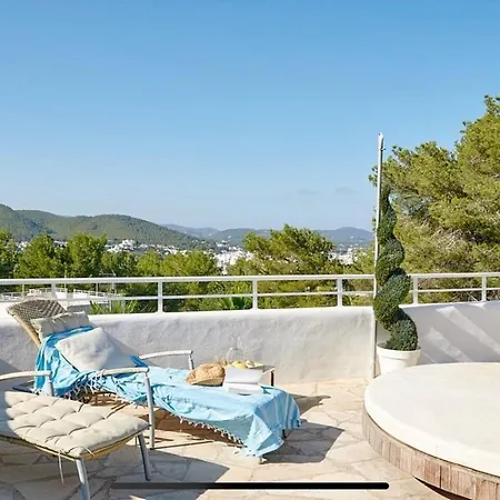 Luxury Villa - Sleeps 12 Walk To Beach & Shops! Βίλα Santa Eulària des Riu