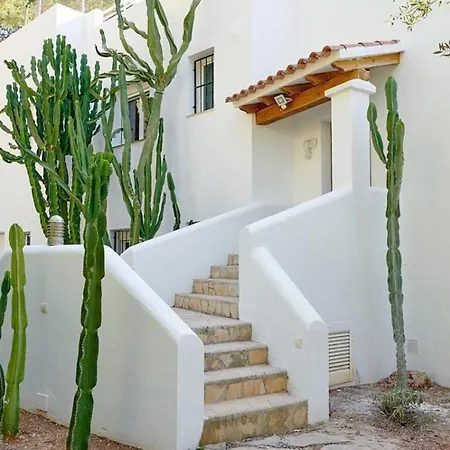 Luxury Villa - Sleeps 12 Walk To Beach & Shops!