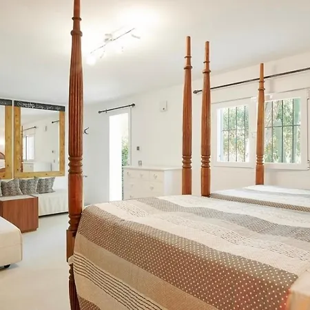 Luxury Villa - Sleeps 12 Walk To Beach & Shops! * Santa Eulària des Riu