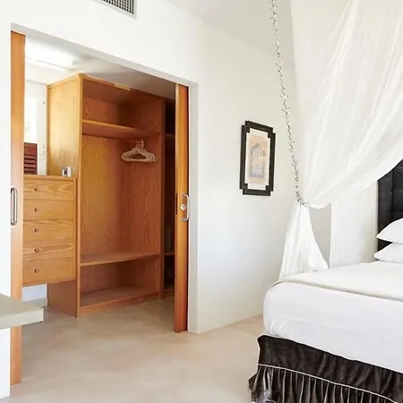 Luxury Villa - Sleeps 12 Walk To Beach & Shops! Santa Eulària des Riu