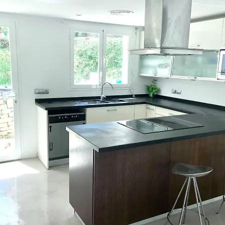 Luxury Villa - Sleeps 12 Walk To Beach & Shops! *