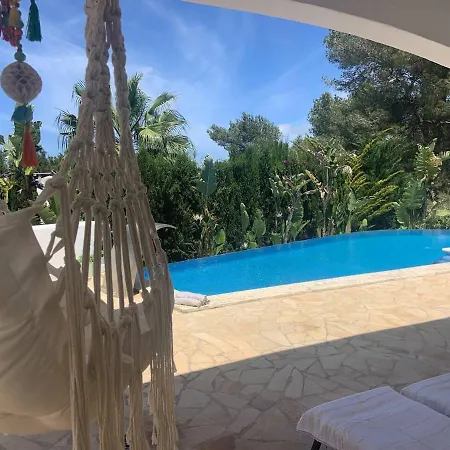 Luxury Villa - Sleeps 12 Walk To Beach & Shops! Βίλα Santa Eulària des Riu