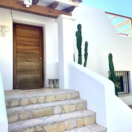 Luxury Villa - Sleeps 12 Walk To Beach & Shops! Βίλα Santa Eulària des Riu