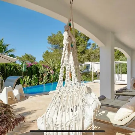Luxury Villa - Sleeps 12 Walk To Beach & Shops! Βίλα Santa Eulària des Riu