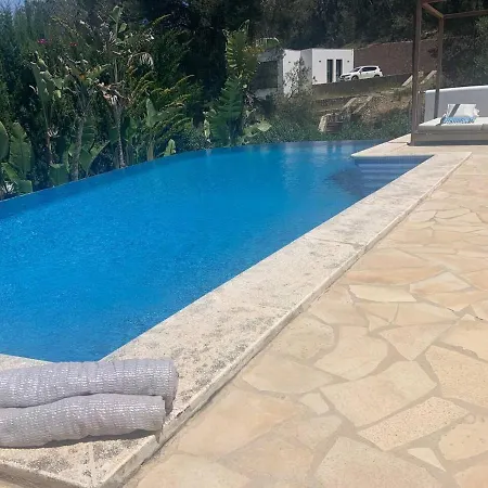 Luxury Villa - Sleeps 12 Walk To Beach & Shops! * Santa Eulària des Riu