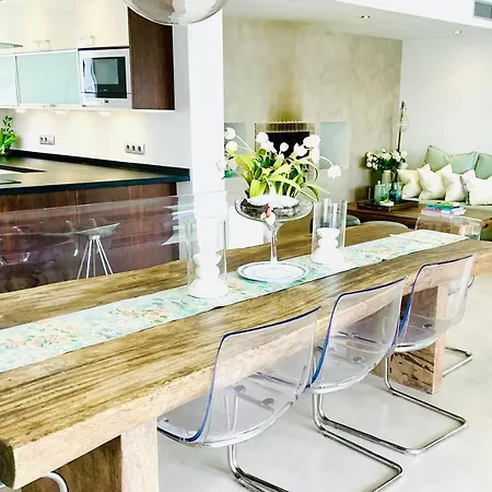 Luxury Villa - Sleeps 12 Walk To Beach & Shops! Βίλα