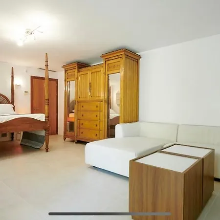 Luxury Villa - Sleeps 12 Walk To Beach & Shops! Santa Eulària des Riu